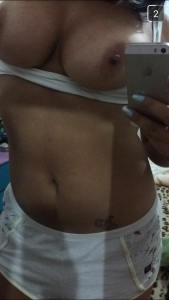 Une femme nue en cam